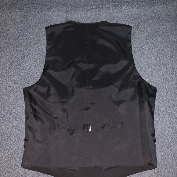 Vest - Picture 2 of 3